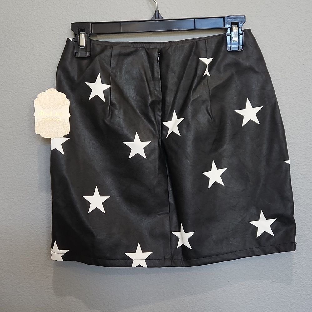 NWT faux leather star skirt - Picture 3 of 3